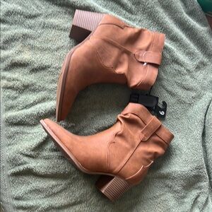 Time and Tru Women's Tan Ankle Booties